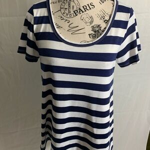 LulaRoe Blue & white XSmall T-shirt. High/low.  Pull over circular neckline